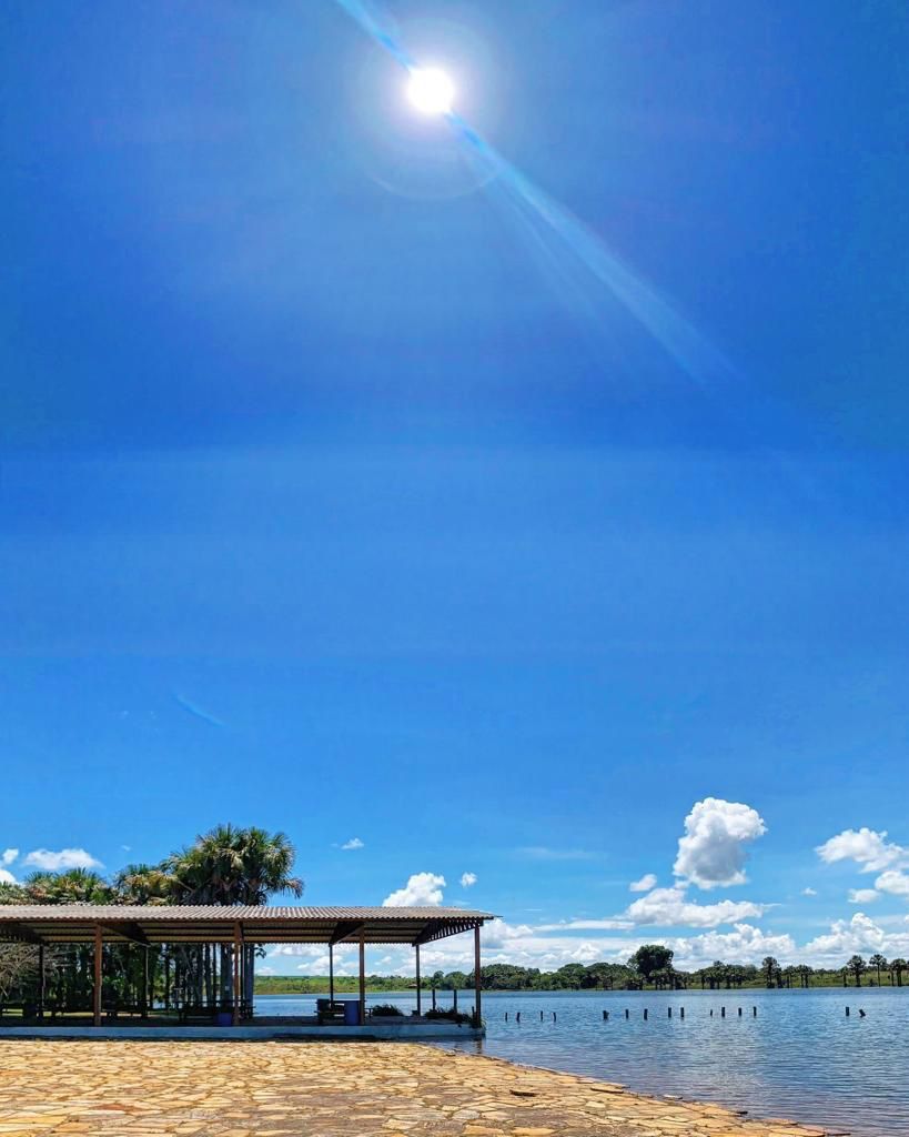 Estrutura externa da Lagoa do Samuel com área para visitantes